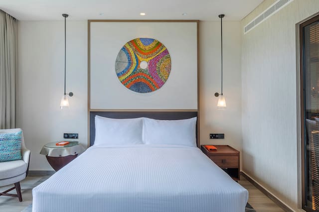 Gran Meliá Arusha – Luxury bedroom with Tanzanian décor