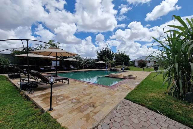 Moyoni Airport Lodge